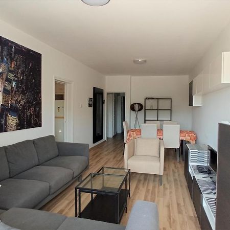 5 Min To The Beach Holiday Shared Apartment Incl Netflix - Private Room In 3 Bdr Apt 라르나카 외부 사진