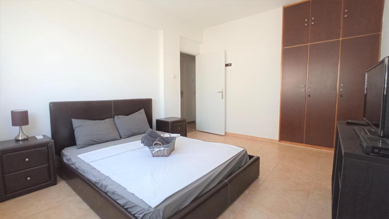 5 Min To The Beach Holiday Shared Apartment Incl Netflix - Private Room In 3 Bdr Apt 라르나카 외부 사진