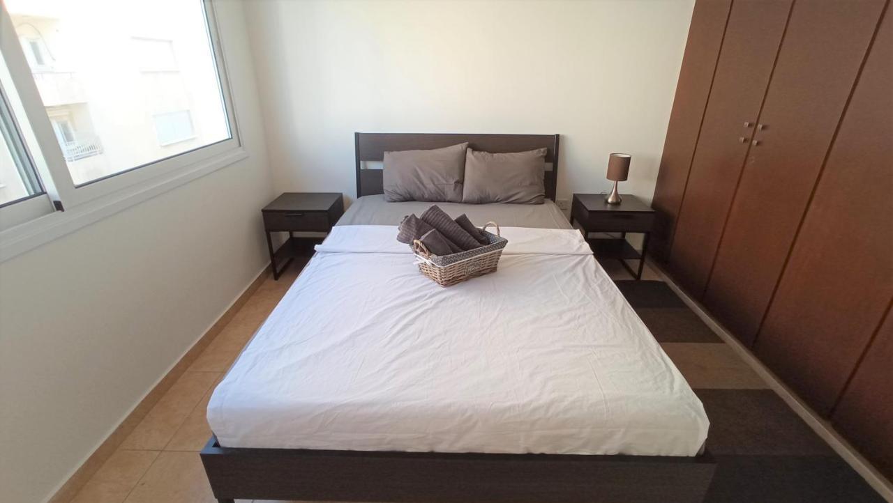 5 Min To The Beach Holiday Shared Apartment Incl Netflix - Private Room In 3 Bdr Apt 라르나카 외부 사진