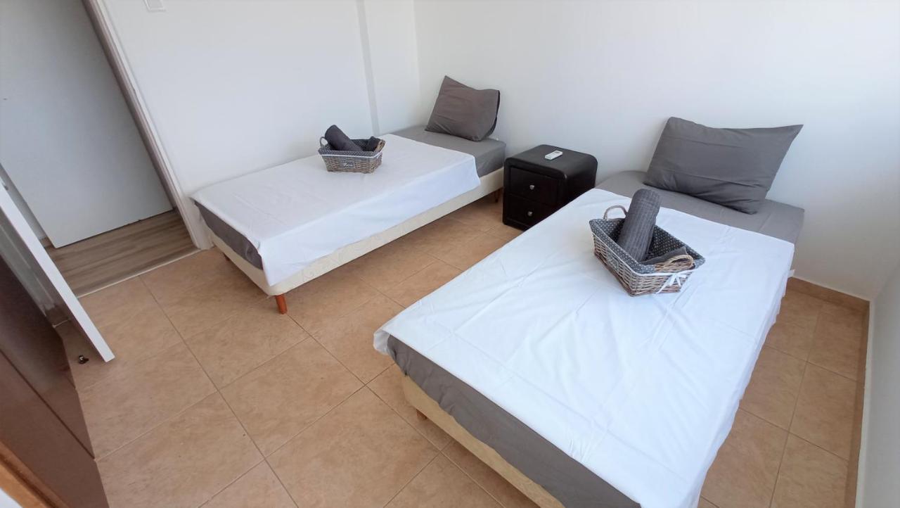 5 Min To The Beach Holiday Shared Apartment Incl Netflix - Private Room In 3 Bdr Apt 라르나카 외부 사진