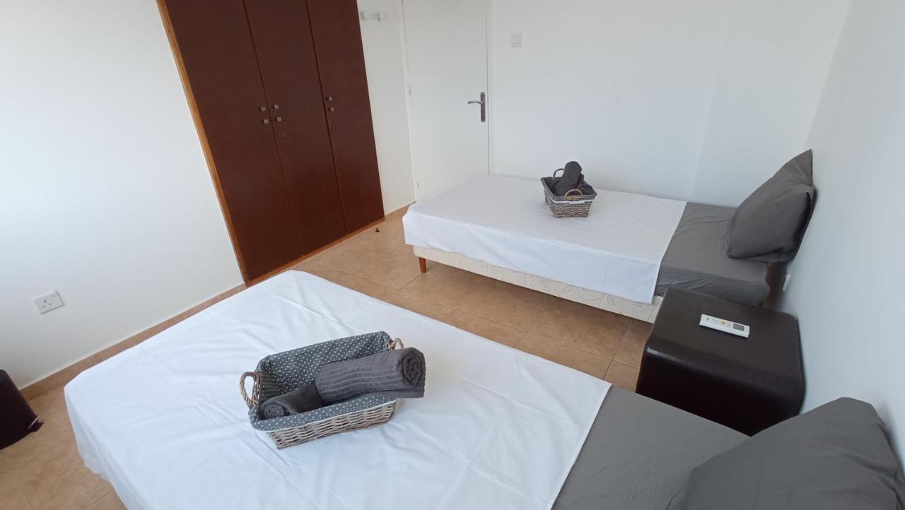 5 Min To The Beach Holiday Shared Apartment Incl Netflix - Private Room In 3 Bdr Apt 라르나카 외부 사진