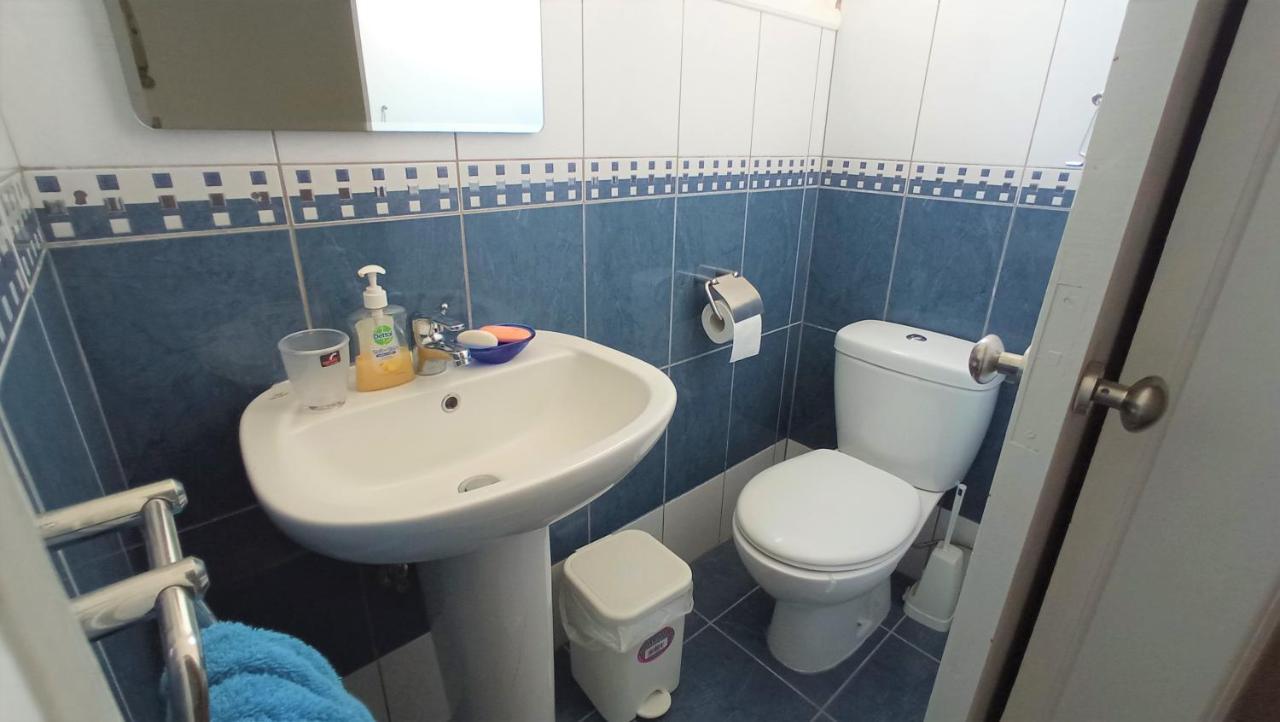 5 Min To The Beach Holiday Shared Apartment Incl Netflix - Private Room In 3 Bdr Apt 라르나카 외부 사진